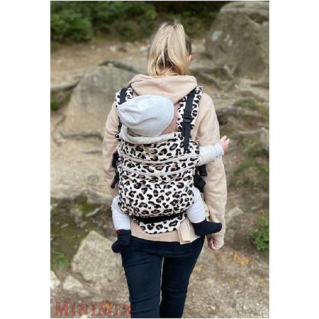 Manduca XT biopamut csatos babahordozó - limitált Leopárd